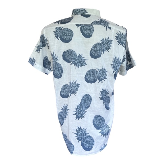 IZOD Saltwater Classics Men's Short Sleeve Shirt - Picture 2 of 3